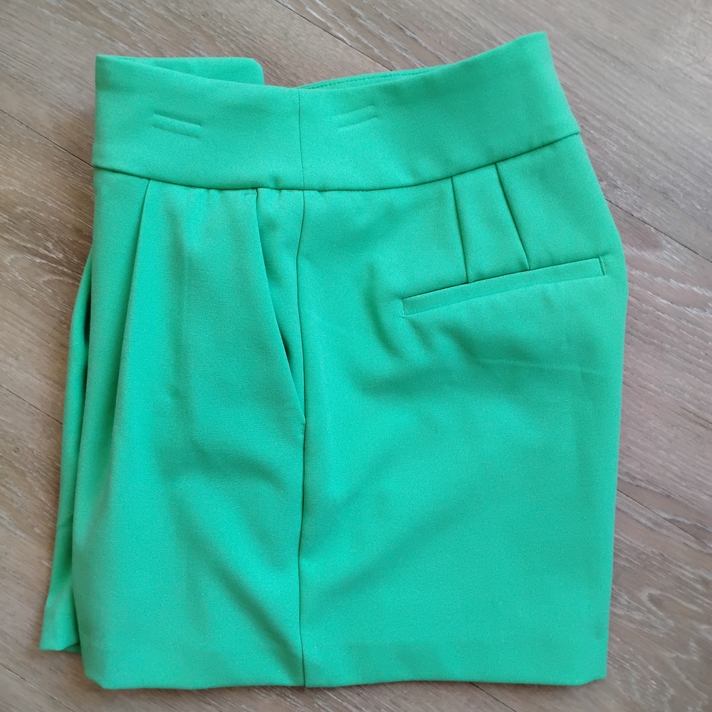 Express Stylist Super High Waist Green Shorts - Picture 6 of 6